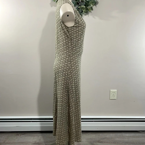 The Territory Ahead Sleeveless Floral Dress 4 - Picture 7 of 15